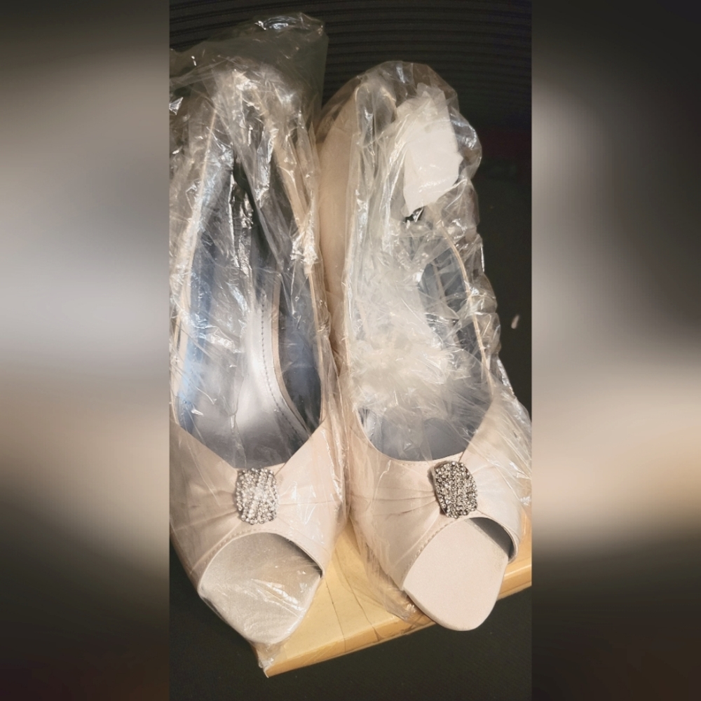 Kitten heel wedding shoe